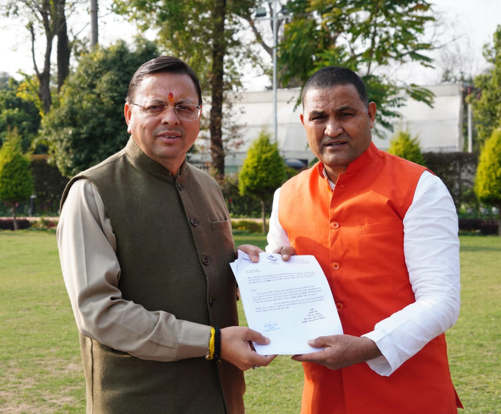 भीमताल के ओखलकांडा में गाड़ी खाई में गिरी, हादसे में ड्राइवर की मौत, विधायक राज्ञ सिंह कैड़ा ने सीएम धामी से की परिजनों को 10 लाख रुपये का मुआवजा देने की मांग