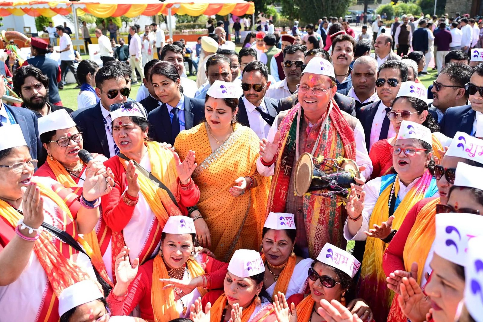 सीएम आवास पर होली समारोह