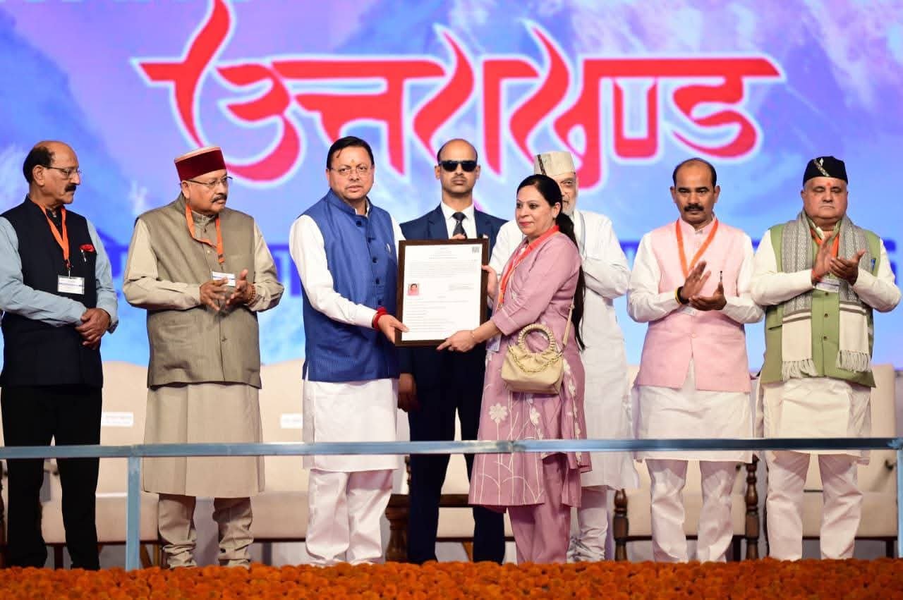 गृह मंत्री ने 162 पाकिस्तानी शरणार्थियों को दिए नागरिकता प्रमाणपत्र