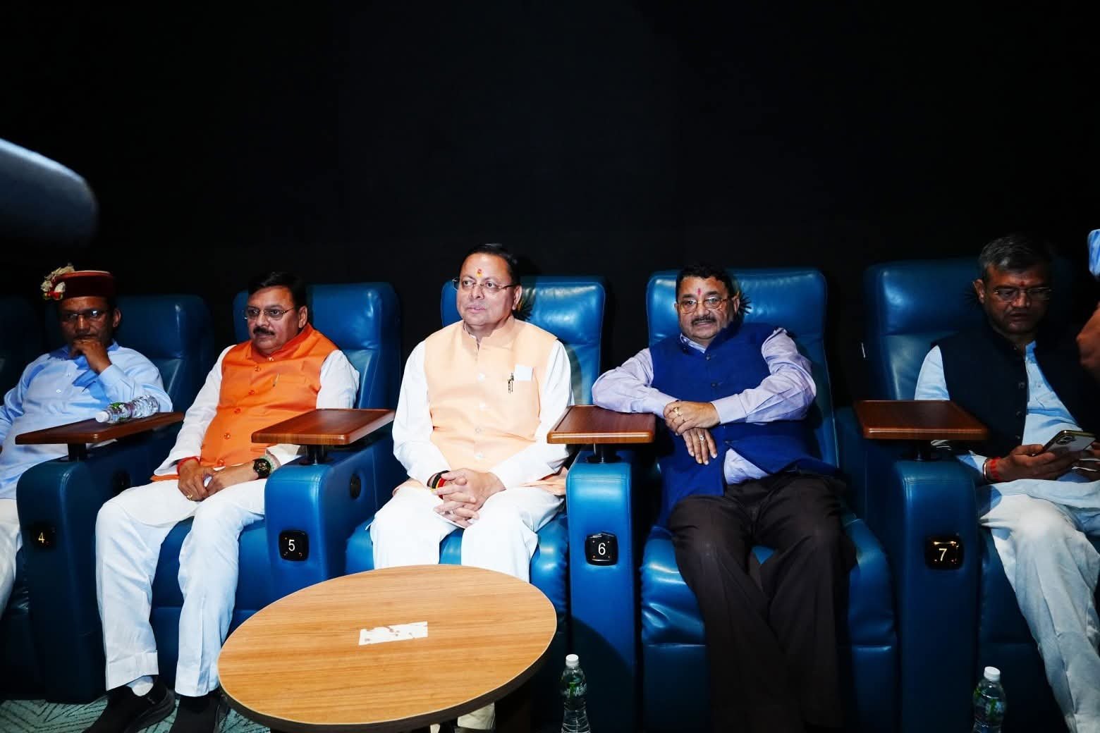 मुख्यमंत्री पुष्कर सिंह धामी ने देखी फिल्म