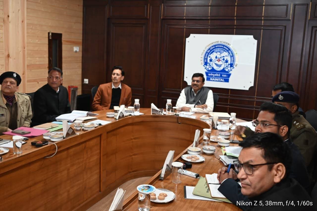 मुख्य सचिव ने नैनीताल में की विकास योजनाओं की समीक्षा
