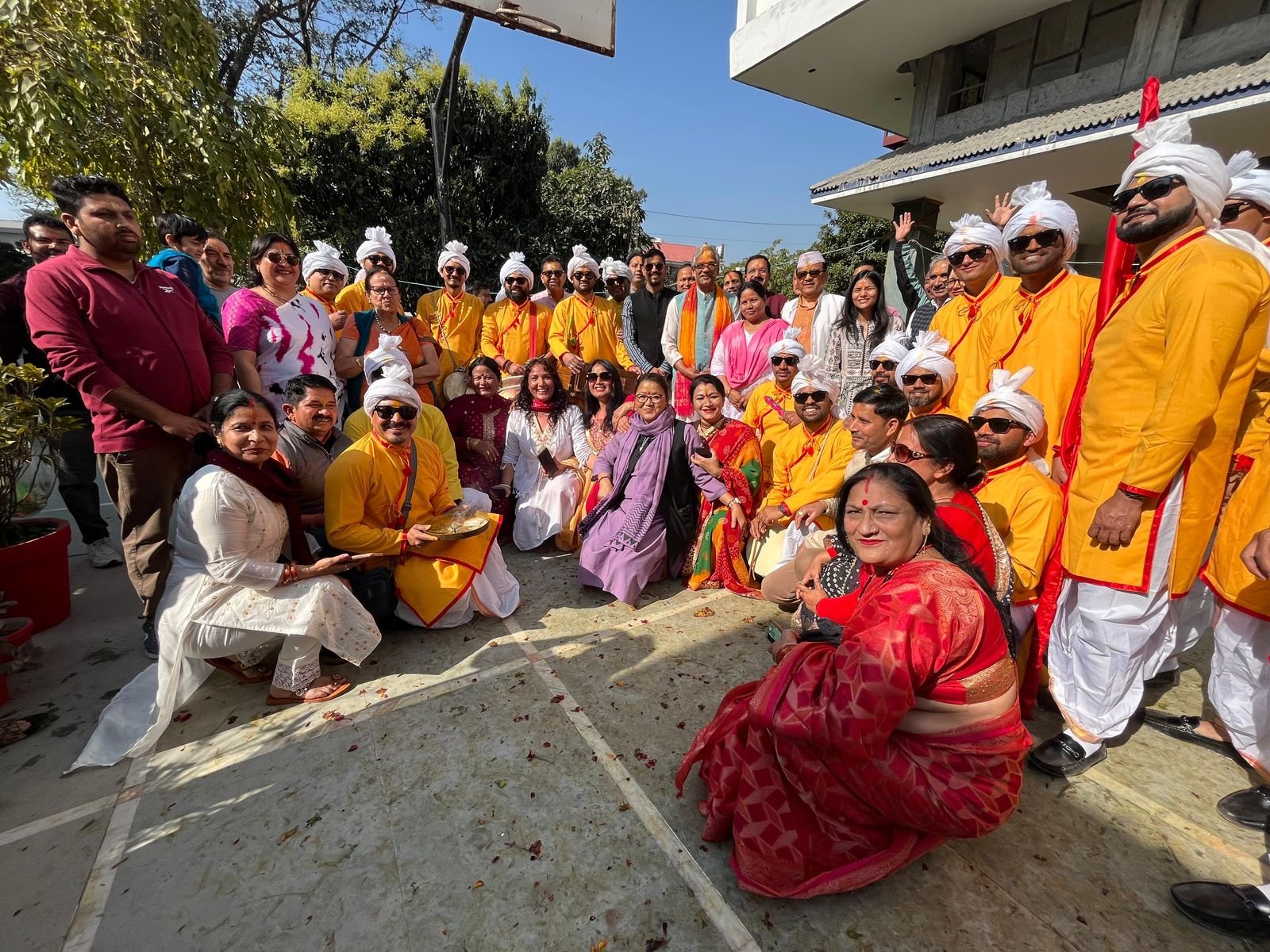 त्रिवेंद्र सिंह रावत के आवास पर होली की उमंग