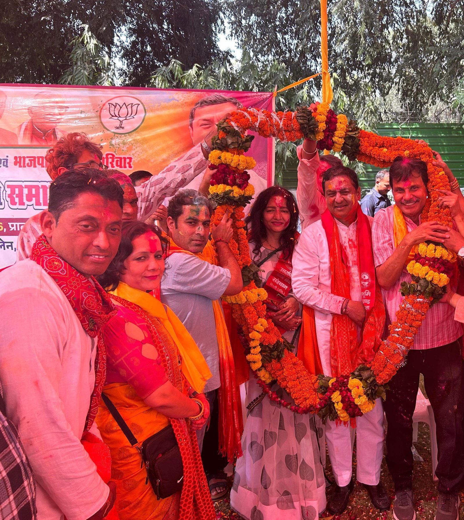 सांसद अनिल बलूनी के आवास पर मनाई गई होली