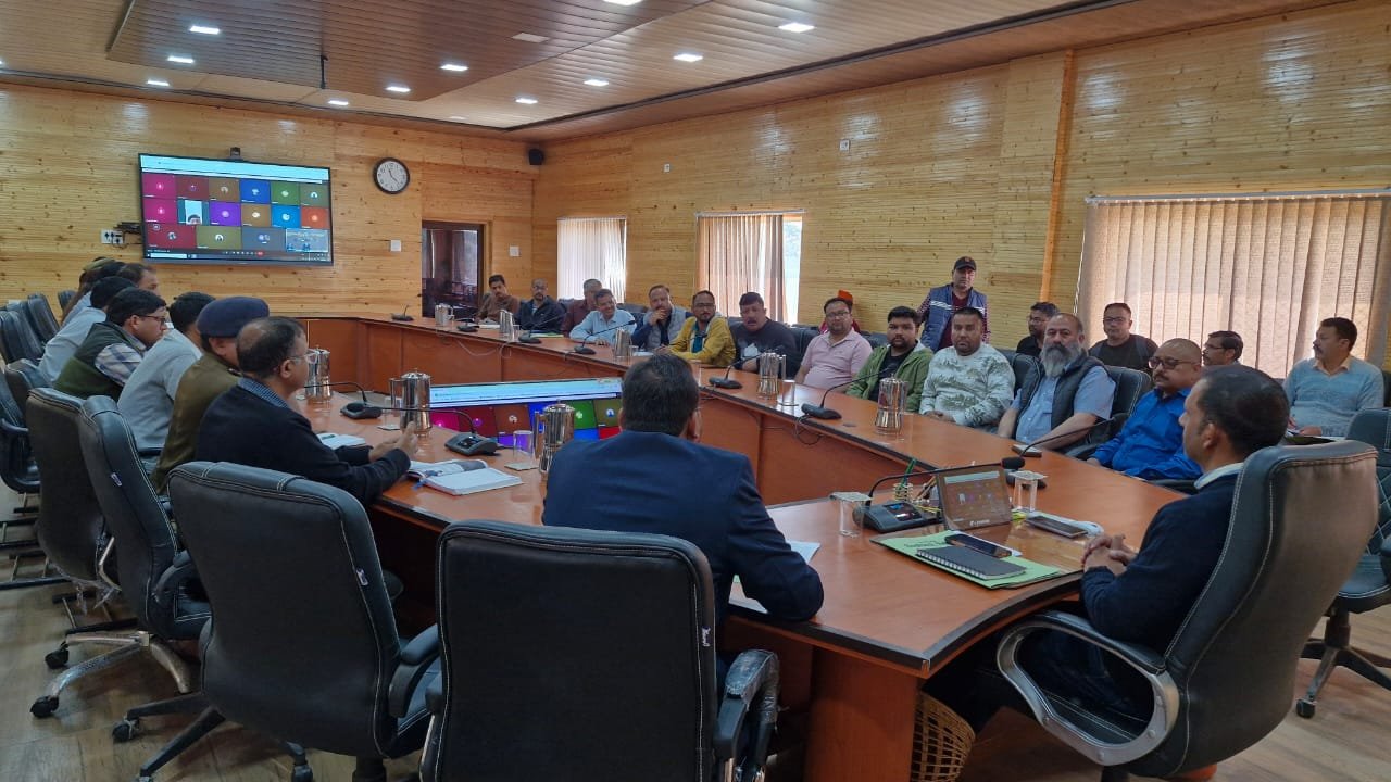 पिथौरागढ़ में गैस सिलेंडर की होम डिलीवरी को लेकर डीएम के आदेश