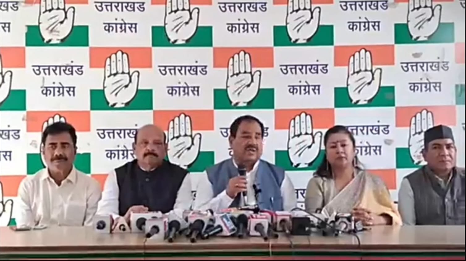 हरक सिंह रावत ने एलपीजी संकट को लेकर केंद्र सरकार पर उठाए सवाल