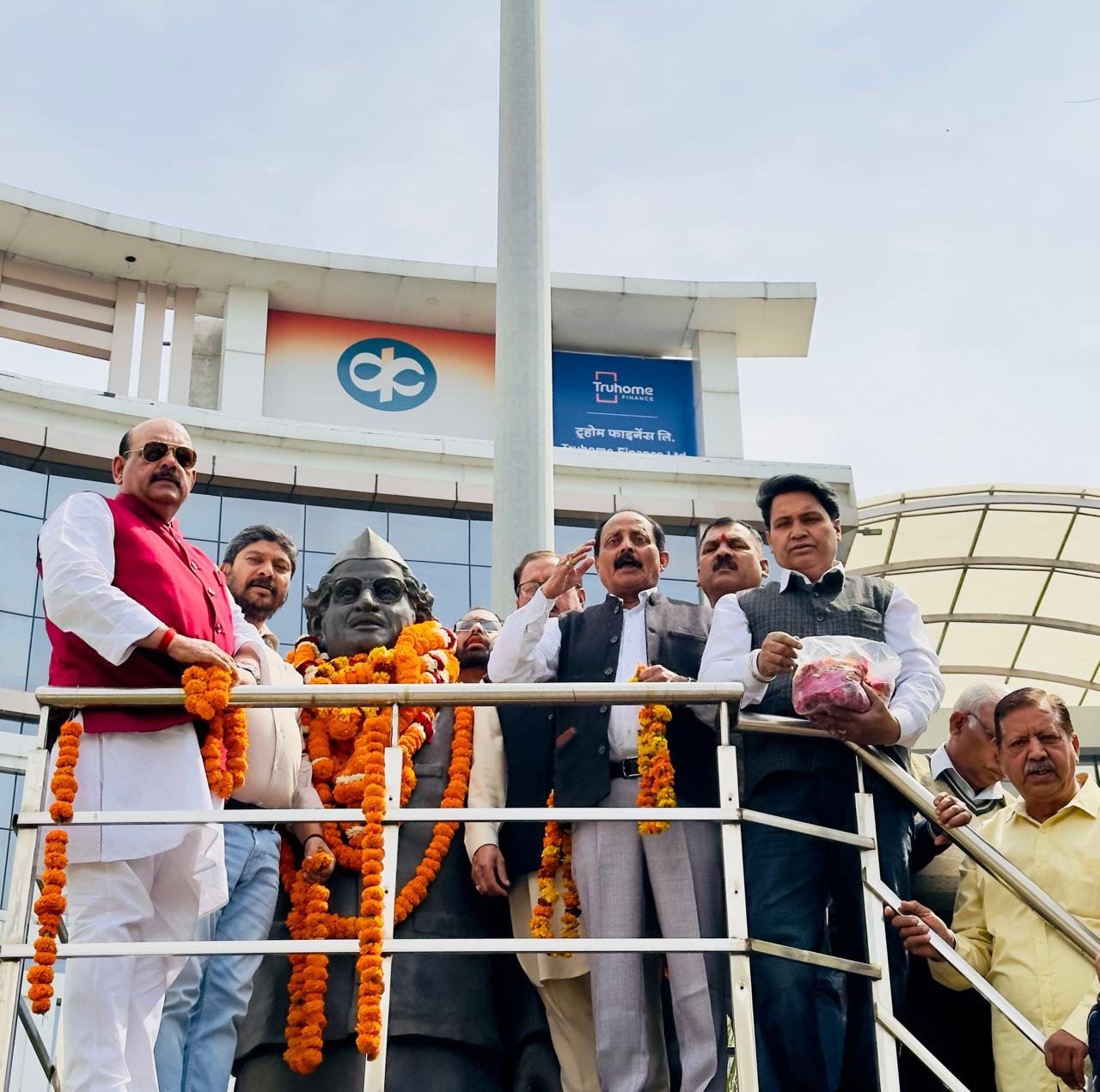 पुण्यतिथि पर दिवंगत हेमवती नंदन बहुगुणा को कांग्रेस नेताओं ने किया नमन