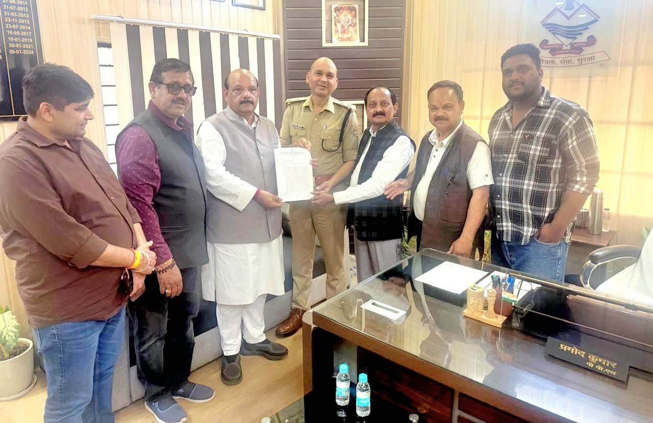 देहरादून में कानून व्यवस्था को लेकर कांग्रेस ने उठाए सवाल, एसएसपी को सौंपा ज्ञापन