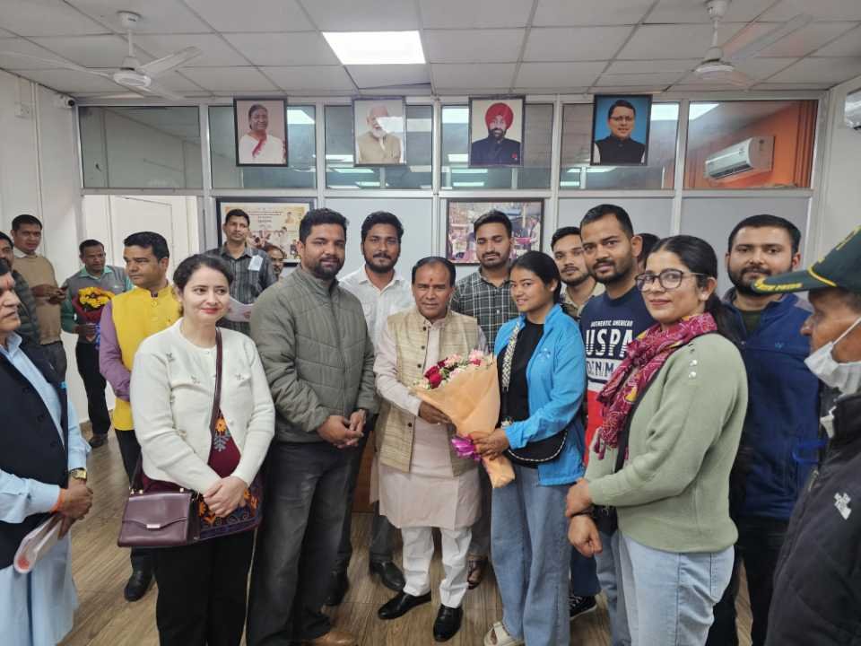 D.El.Ed बैच 2021–22 के प्रशिक्षुओं की शिक्षा मंत्री धन सिंह रावत से मुलाकात