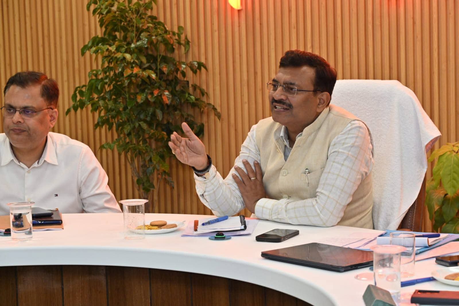 मुख्य सचिव ने कुंभ की तैयारियों पर की समीक्षा बैठक