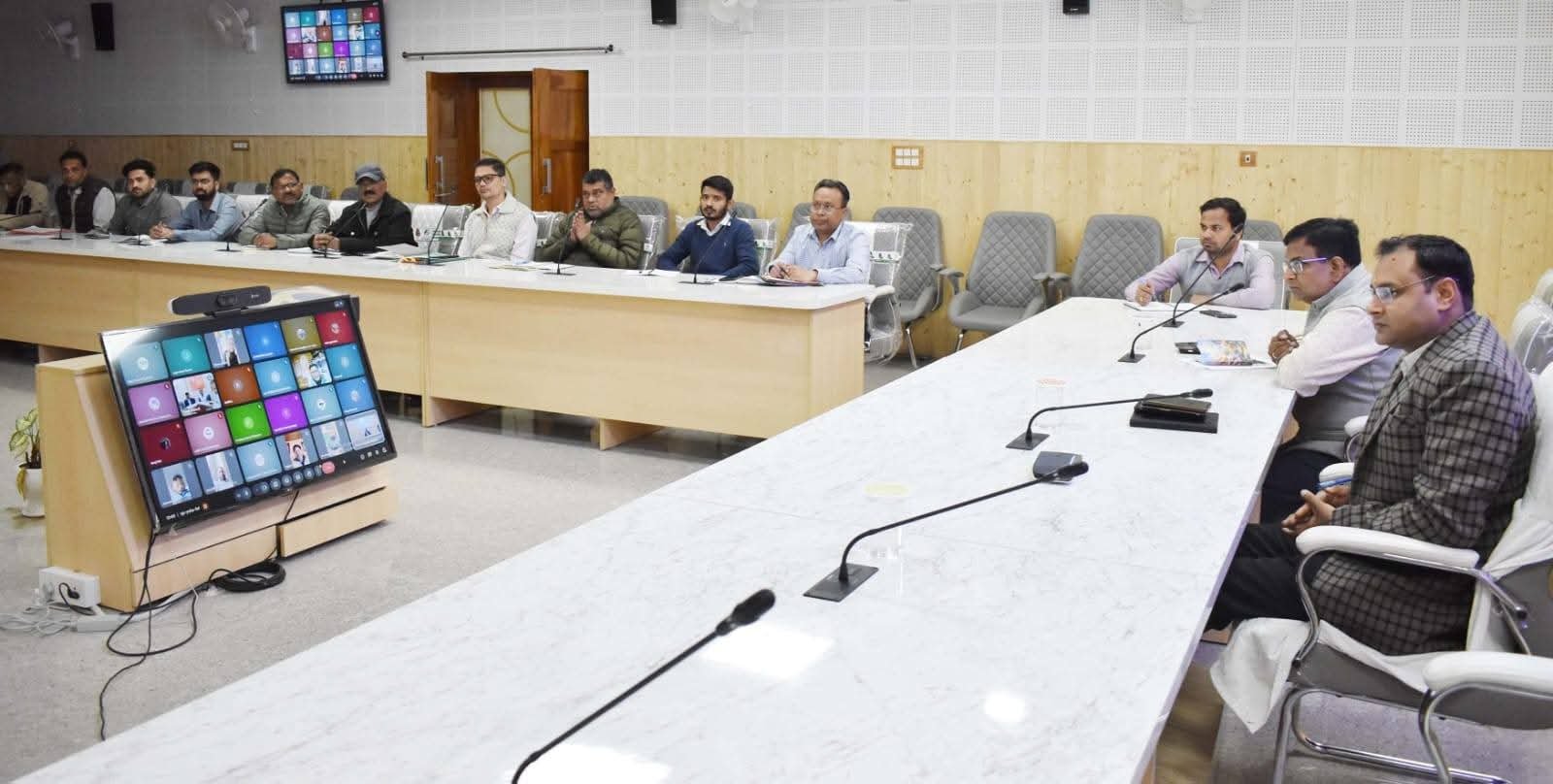 DM चमोली ने चारधाम यात्रा की तैयारी को लेकर कुछ समीक्षा