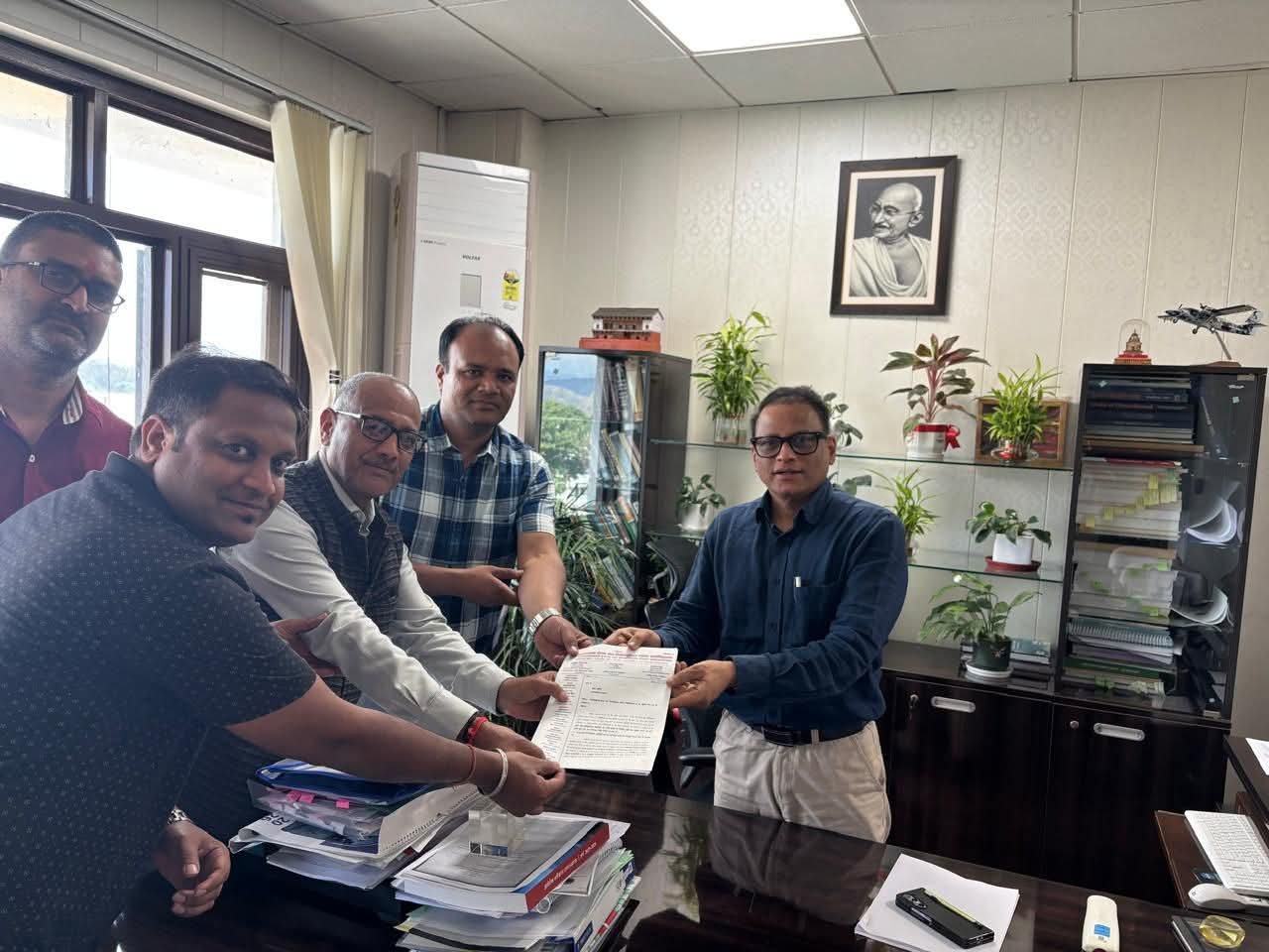 मिनिस्ट्रीयल कर्मचारी संघ ने वित्त सचिव से की मुलाकात