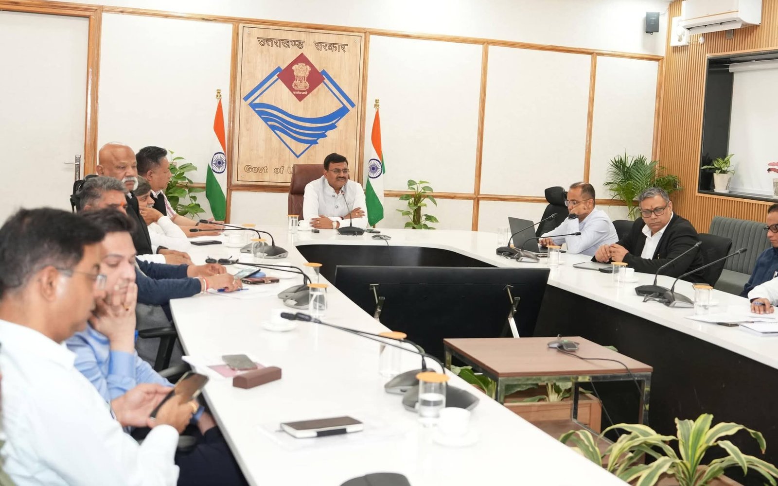मुख्य सचिव ने सभी डीएम के साथ की बैठक