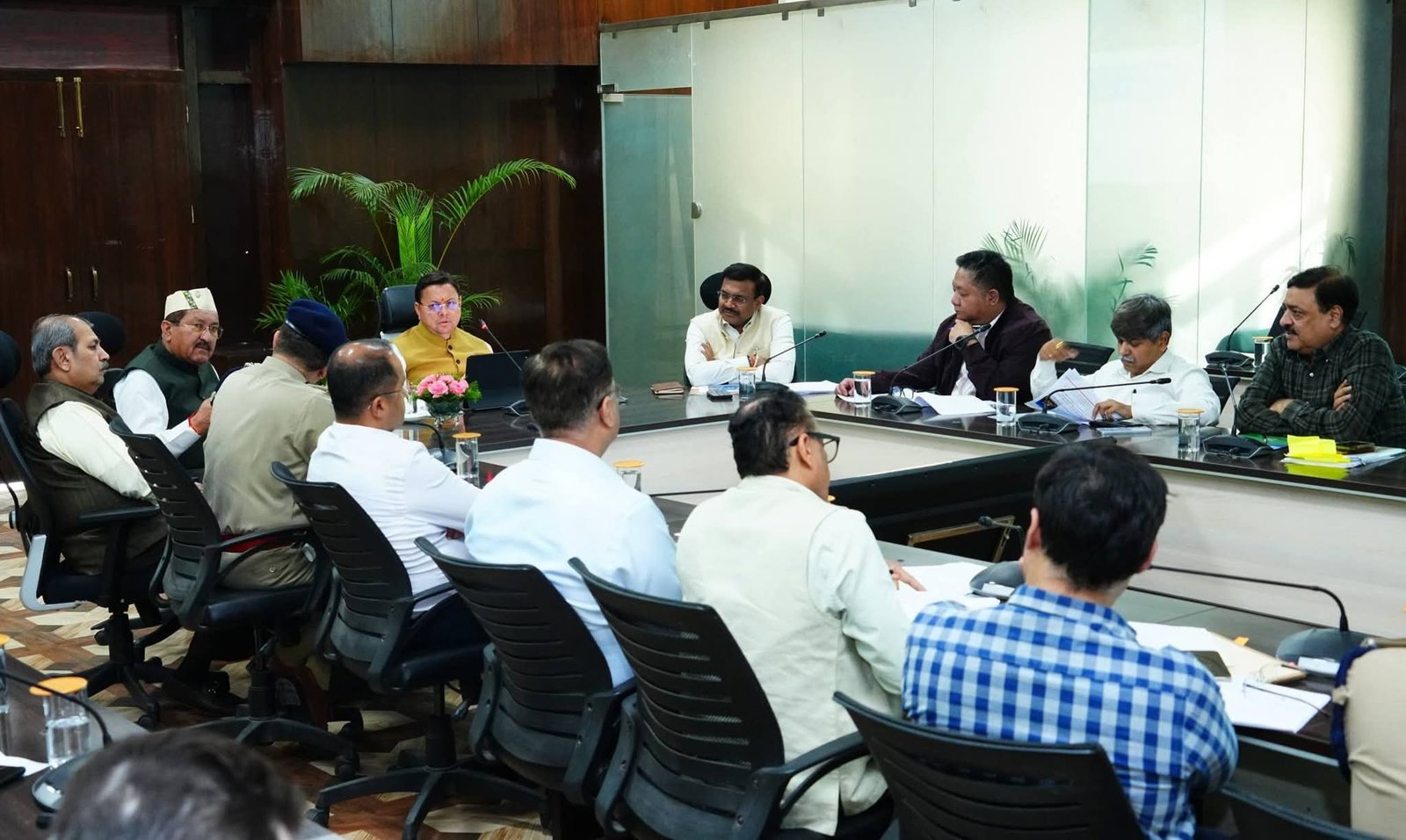 सीएम धामी ने की चारधाम यात्रा तैयारियों को लेकर समीक्षा बैठक