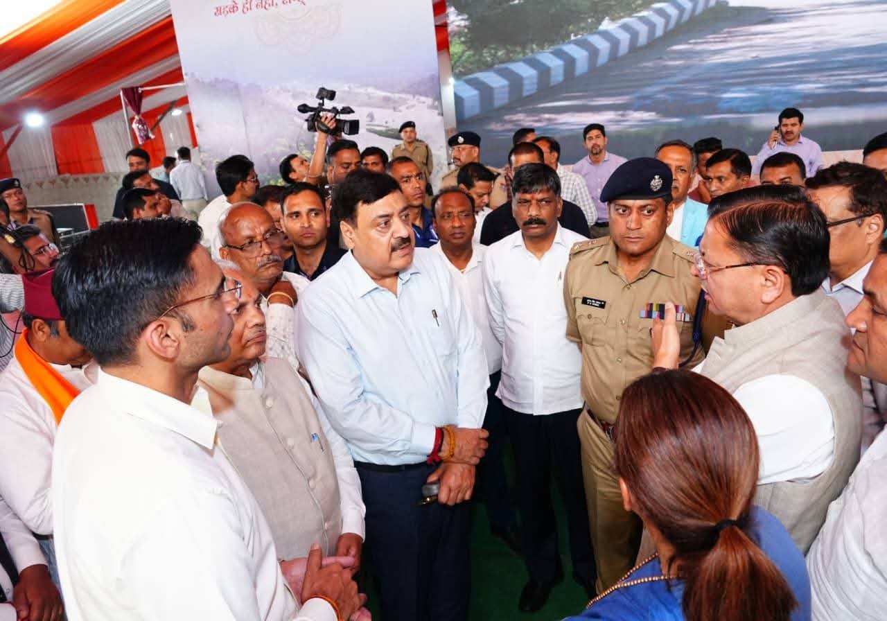 सीएम धामी ने लिया पीएम मोदी के दौरे की तैयारियों का जायजा