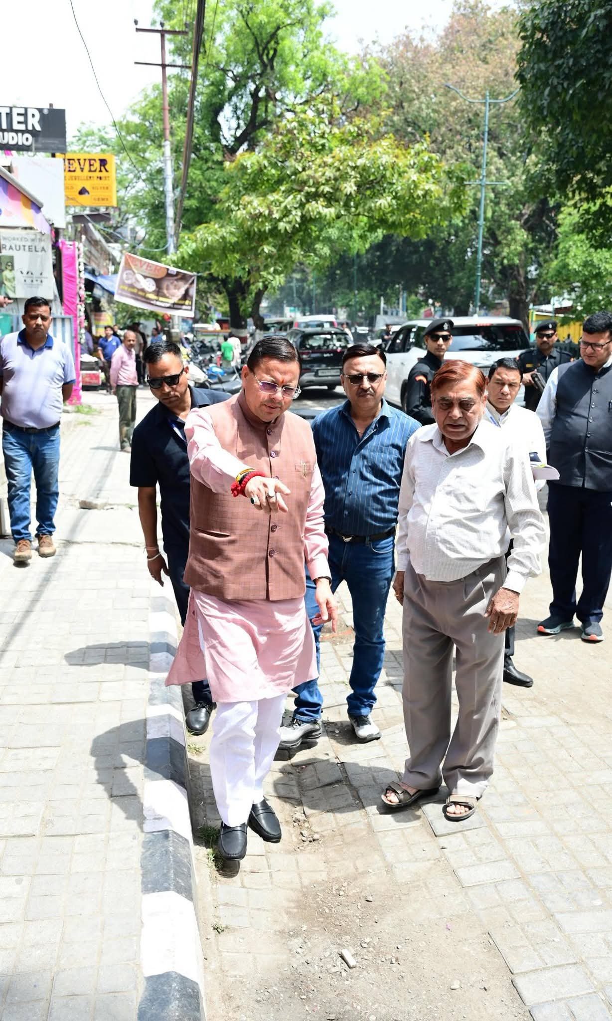 सीएम हेल्पलाइन पर शिकायत मिली और मुख्यमंत्री धामी ने ग्राउंड जीरो पर जाकर लिया एक्शन