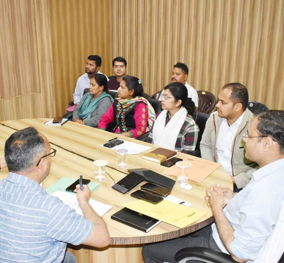 चमोली में डीएम ने की मातृ वंदना योजना की समीक्षा