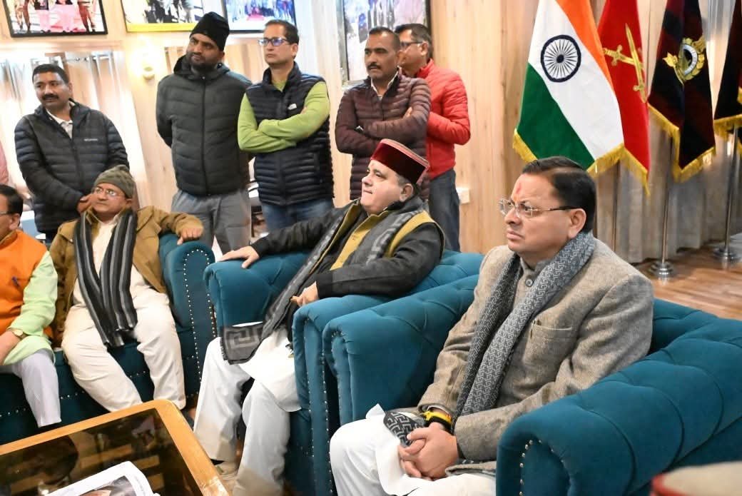 चमोली में सीएम धामी ने ली अफसरों की बैठक, बदरीनाथ मास्टर प्लान को लेकर निर्देश दिए