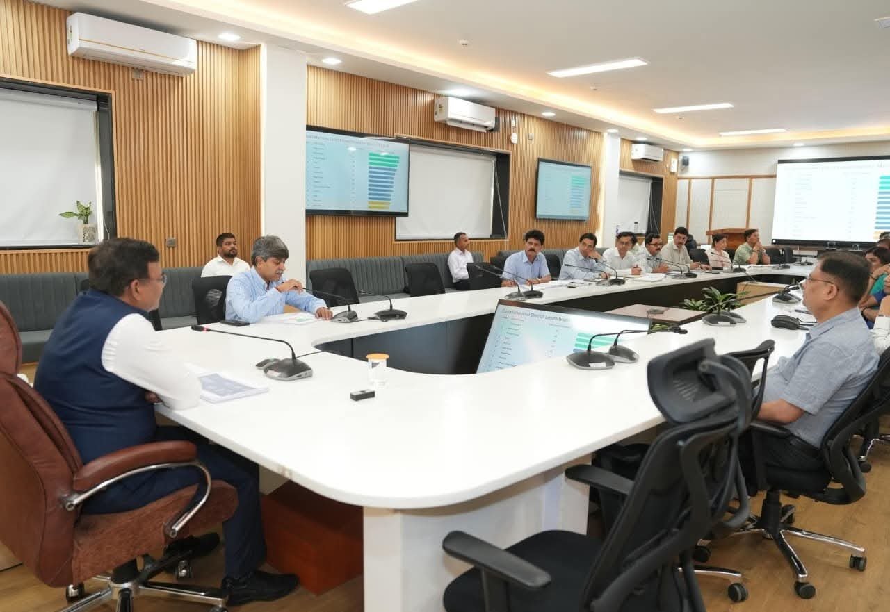 मुख्य सचिव ने की 25 सूत्रीय कार्यक्रम की समीक्षा