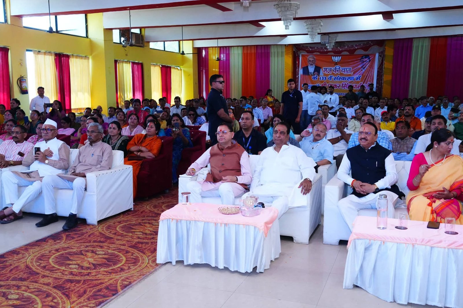 सीएम धामी ने सुनी पीएम मोदी के मन की बात