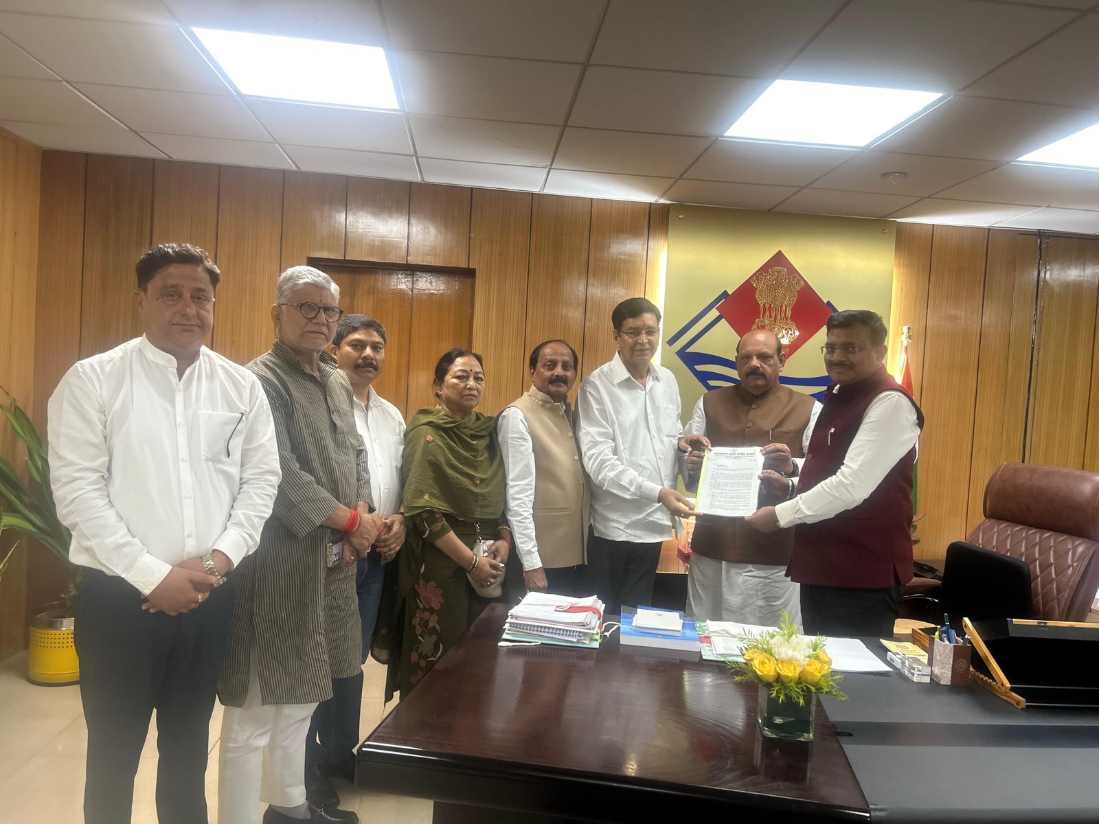 कानून व्यवस्था के मुद्दे पर कांग्रेस ने उठाए सवाल, प्रीतम सिंह की अगुवाई में मुख्य सचिव से मिला प्रतिनिधिमंडल, दिए अहम सुझाव