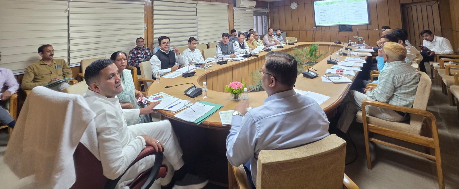 शहरी विकास मंत्री राम सिंह कैड़ा ने की कुंभ तैयारी की समीक्षा, सभी काम तय वक्त पर पूरा करने के निर्देश