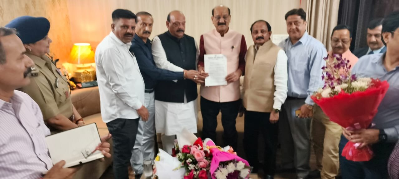 स्वास्थ्य मंत्री को कांग्रेस ने गिनाईं खामियां, ज्ञापन में दिए सुझाव, समाधान की मांग