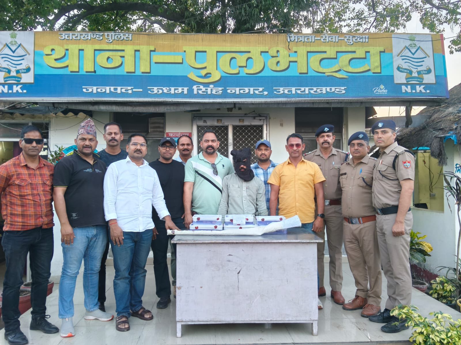 ऑपरेशन प्रहार के तहत STF का एक्शन, अवैध हथियारों की तस्करी करने वाले गैंग पर‌ शिकंजा, 8 तस्कर गिरफ्तार