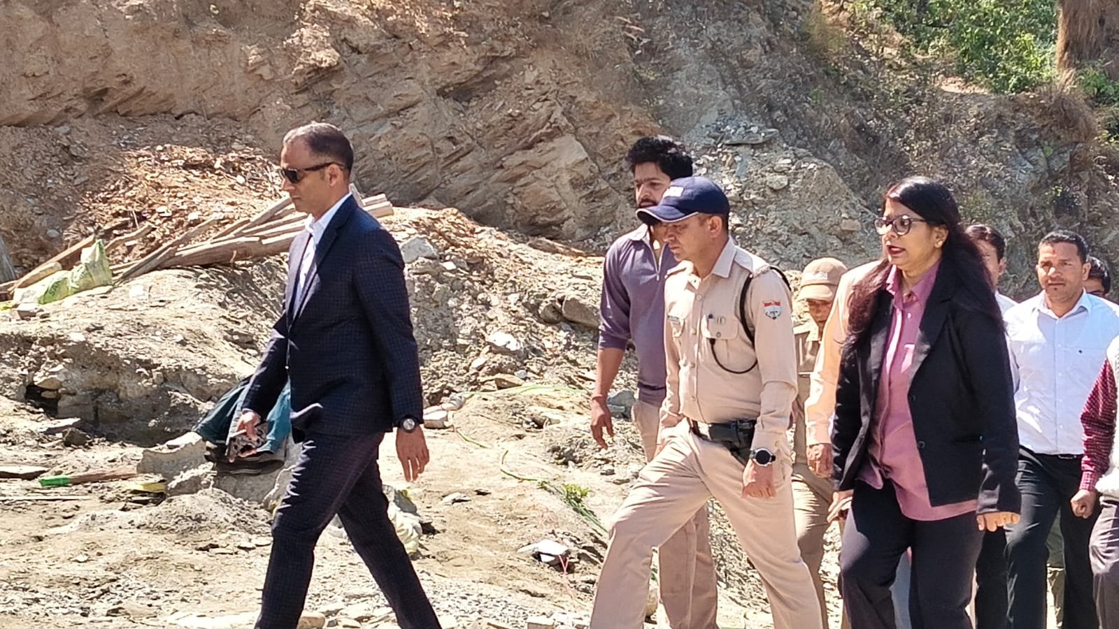 कनालीछीना में तहसील भवन और पार्किंग निर्माण को लेकर डीएम ने क्यों जताई नाराजगी?