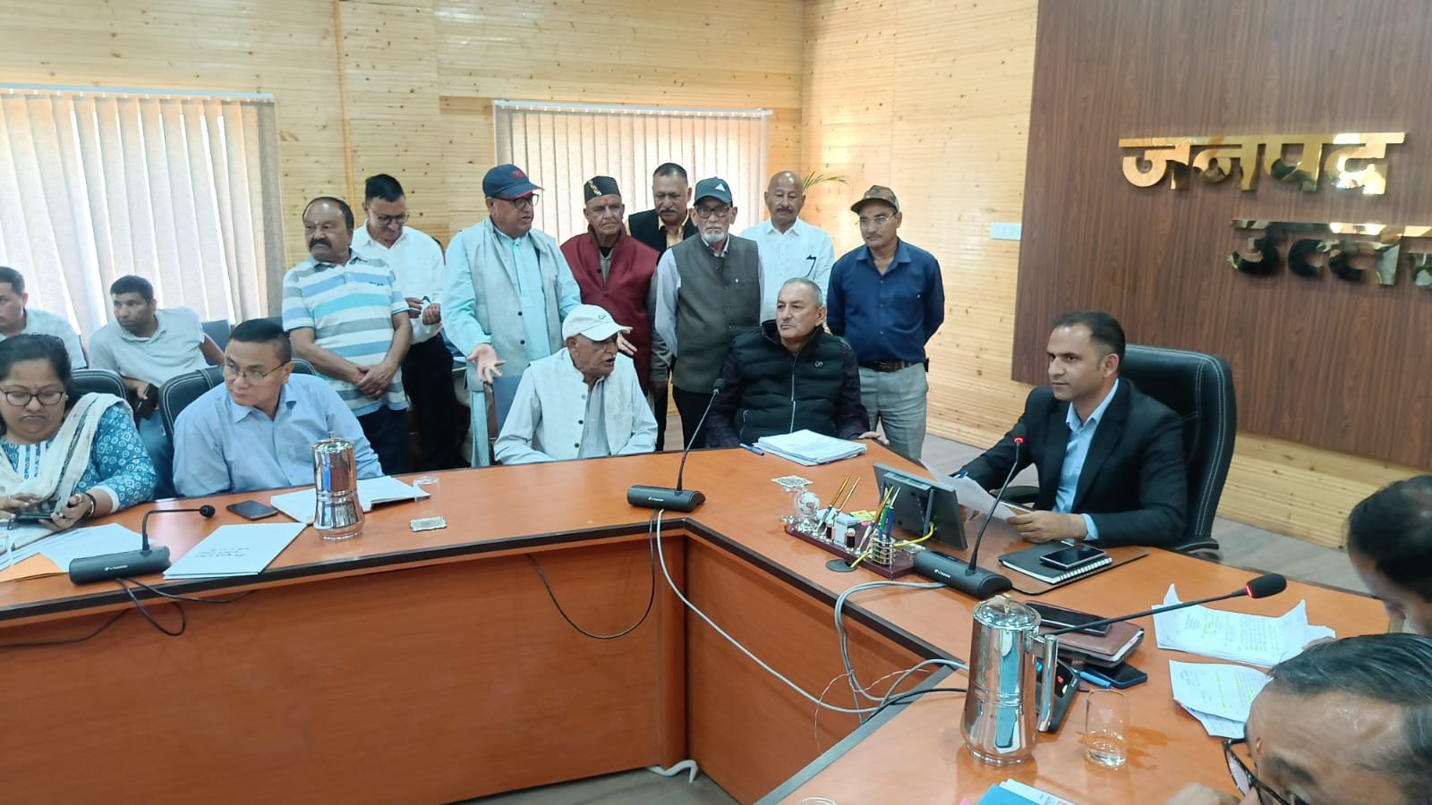 पिथौरागढ़ में जनसुनवाई, विधायक मयूख महर ने पानी और महिला अस्पताल में लिफ्ट का मुद्दा उठाया