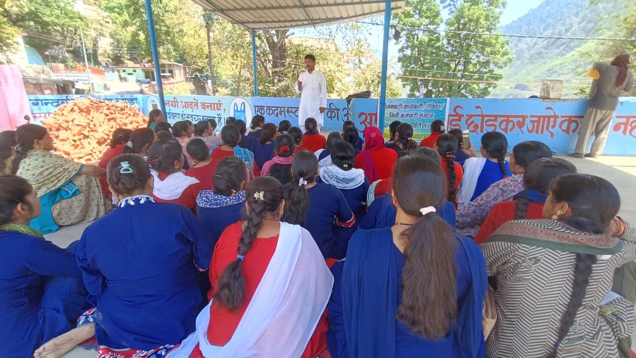 आंगनबाड़ी वर्कर्स का आंदोलन 20 दिन से जारी, कीर्तिनगर में कांग्रेस ने दिया समर्थन