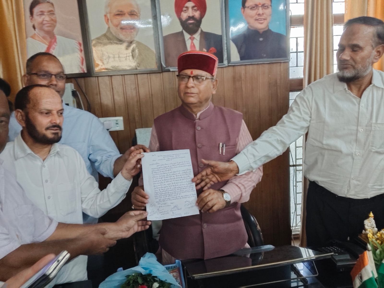 देहरादून में कब्रिस्तान को लेकर संकट, मुस्लिम समुदाय के लोगों को नहीं दफनाने दिए जा रहे शव, कैबिनेट मंत्री खजाना दास से की गई शिकायत