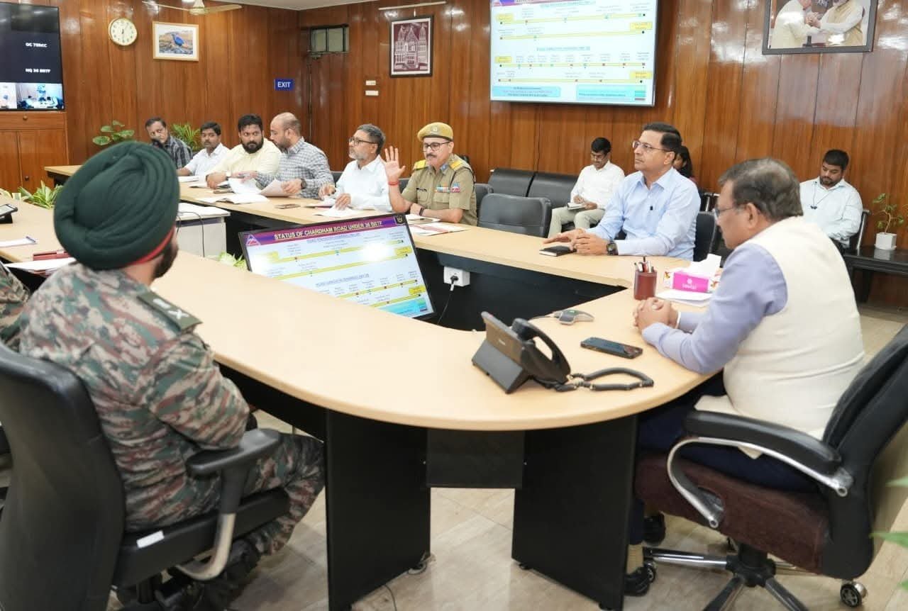 मानसून सीजन में चारधाम यात्रा रूट दुरुस्त करने को लेकर बैठक