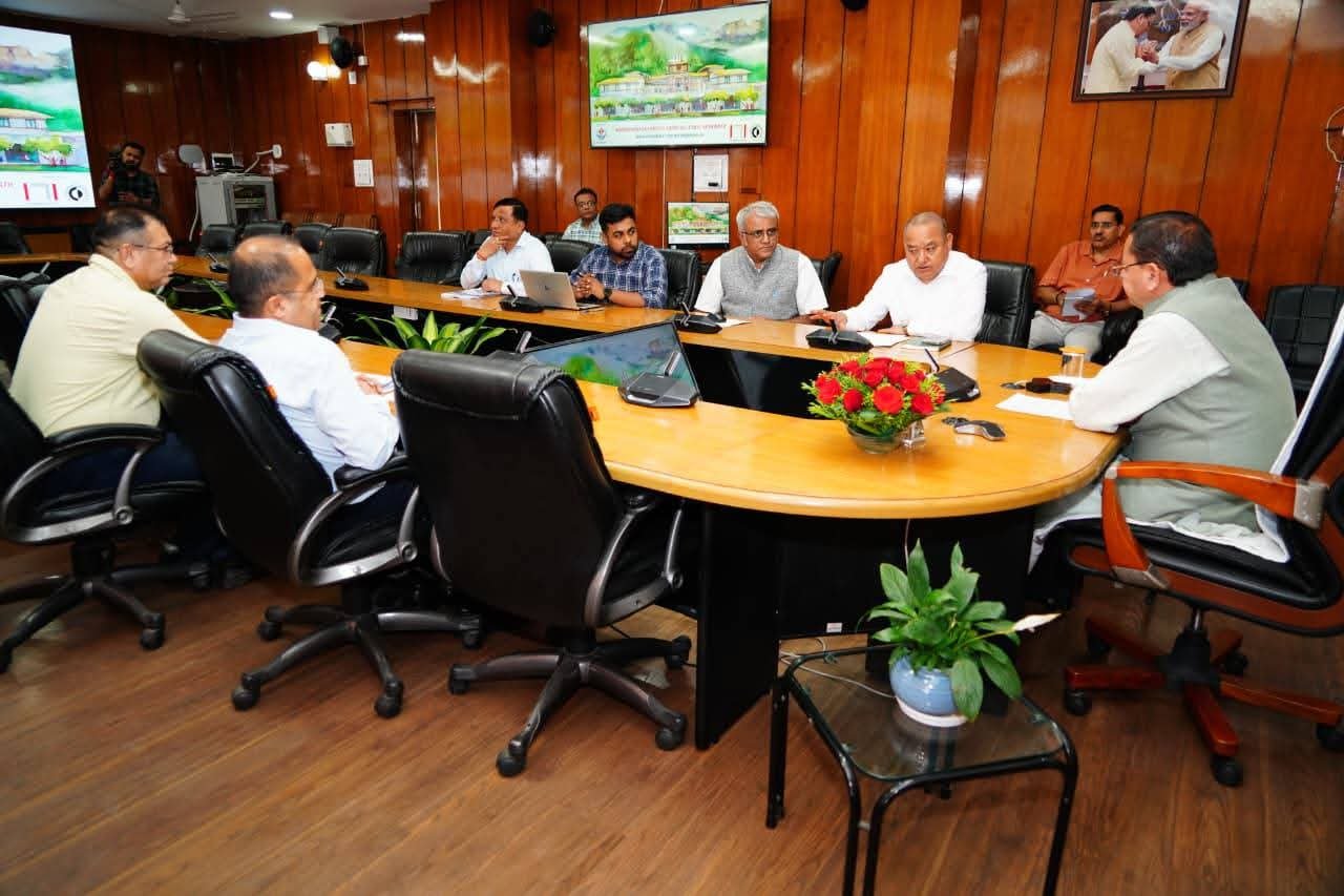 सीएम धामी को दी गई बदरीनाथ धाम में चल रहे मास्टर प्लान के काम की जानकारी