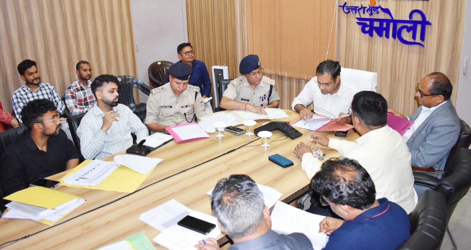 नेशनल हाईवे पर सुरक्षा को लेकर डीएम चमोली की बैठक
