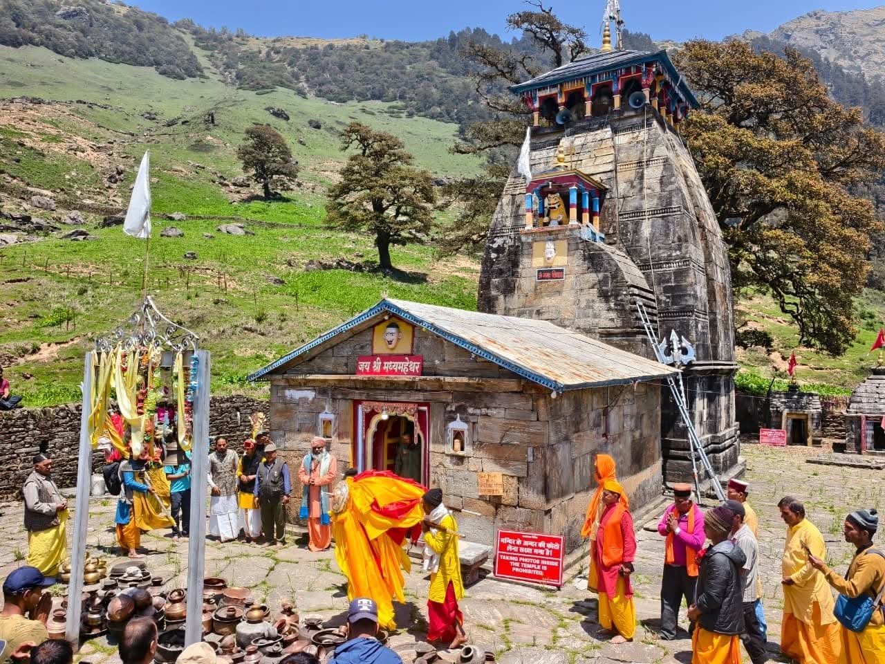 विधि-विधान से खोले गए द्वितीय केदार मद्महेश्वर के कपाट