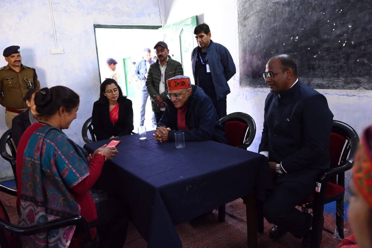 उत्तरकाशी में मुख्य चुनाव आयुक्त ज्ञानेश कुमार हर्षिल में पोलिंग बूथ का किया निरीक्षण