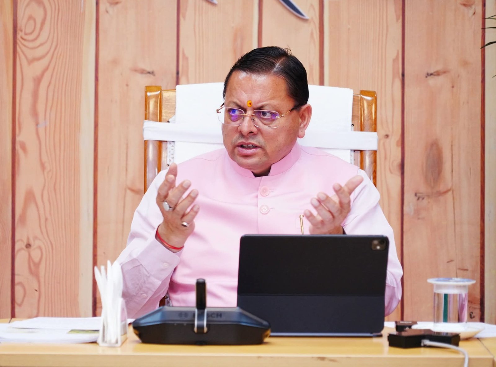 सीएम धामी ने सभी डीएम के साथ की ऑनलाइन मीटिंग, दिए अहम निर्देश