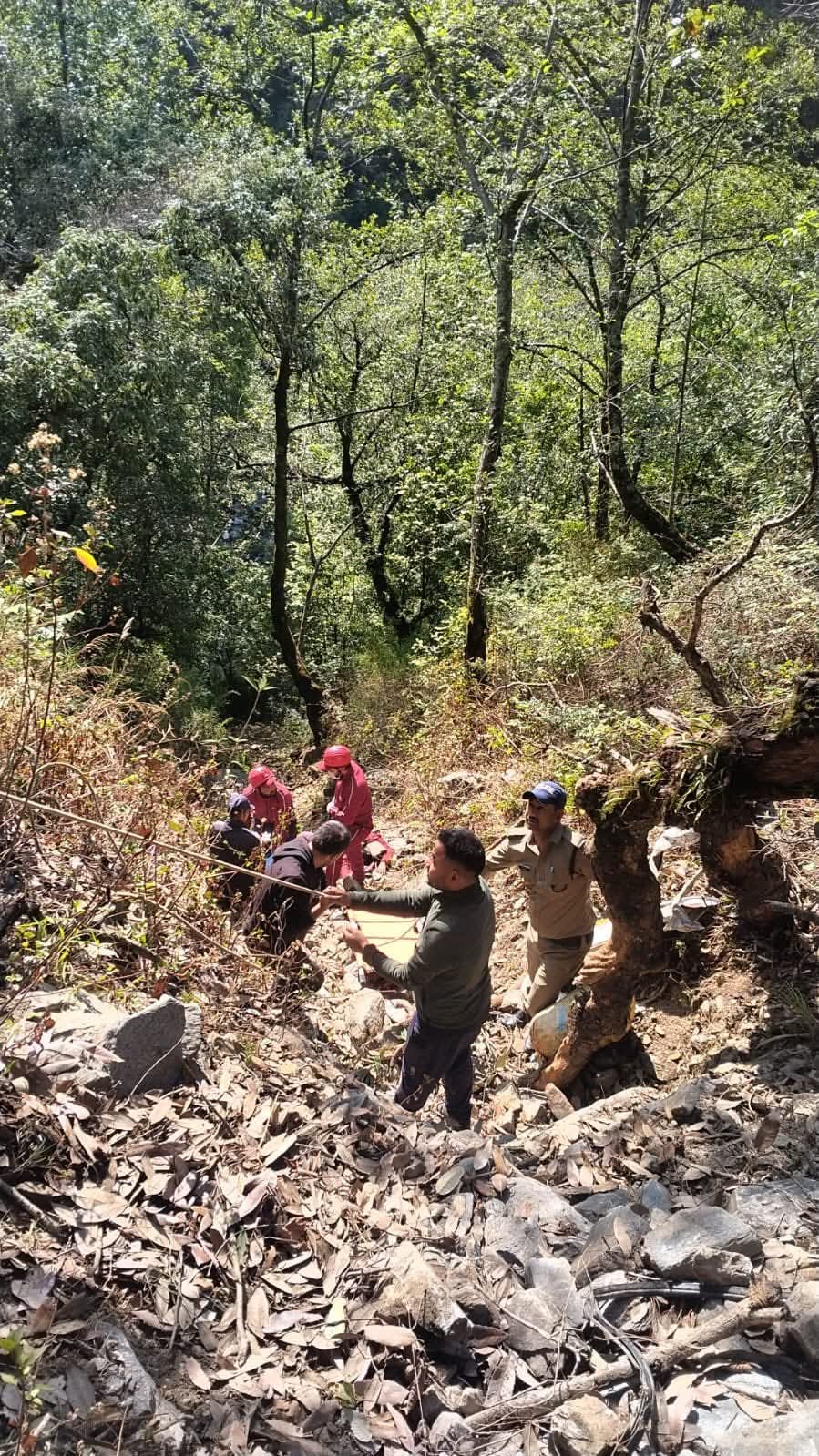 चमोली में सड़क हादसा, एक ही परिवार के तीन लोगों की मौत