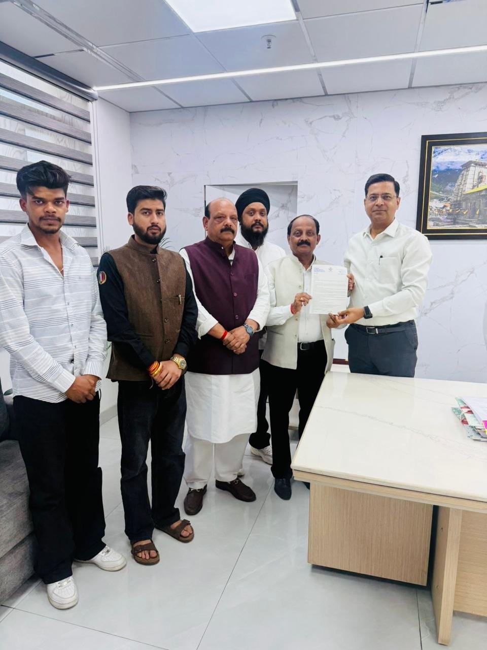 देहरादून में सचिव पीडब्ल्यूडी से मिला कांग्रेस का प्रतिनिधिमंडल, की ये अहम मांग