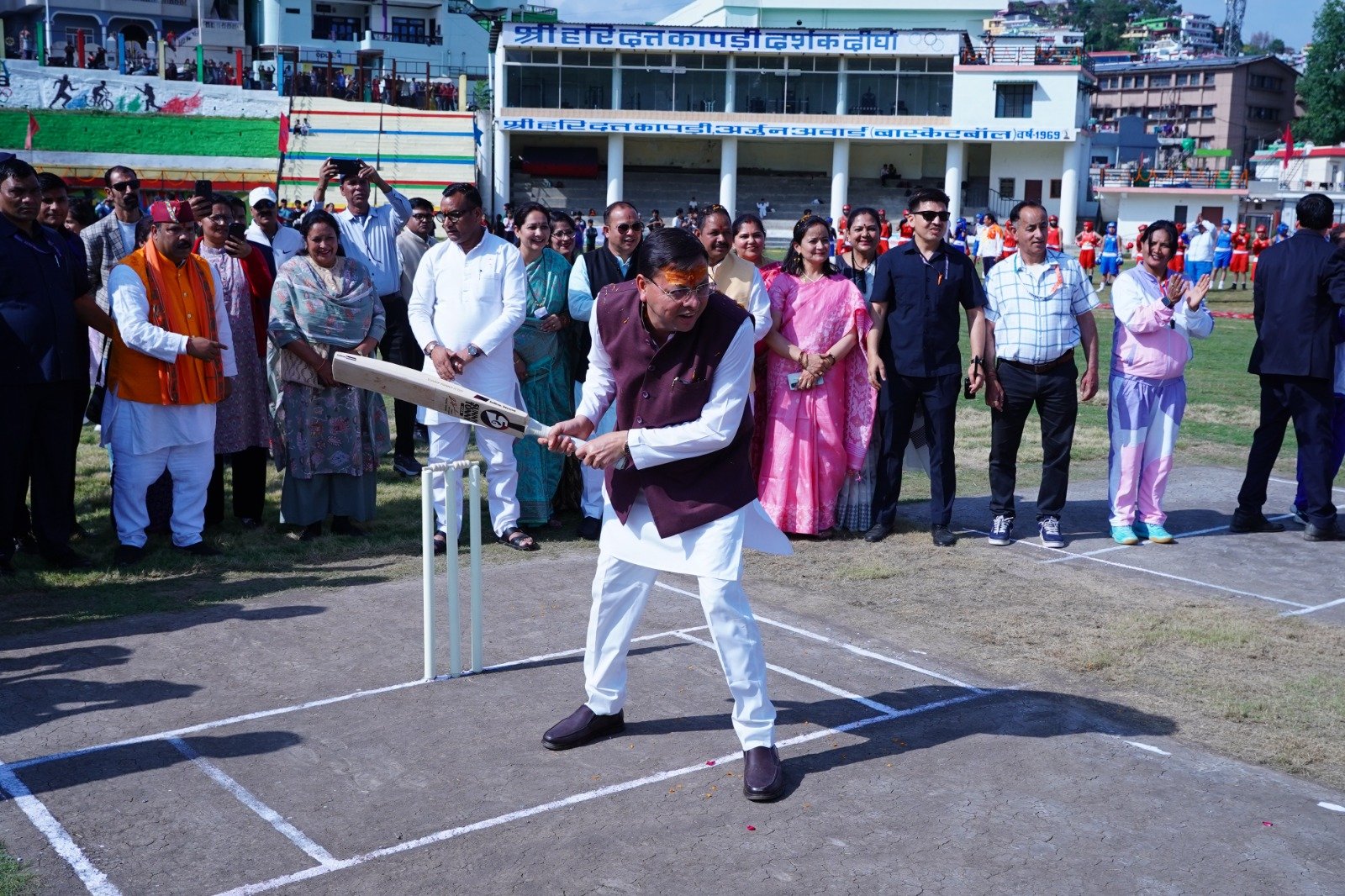 पिथौरागढ़ में खिलाड़ियों से मिले सीएम धामी, क्रिकेट स्टेडियम की दी सौगात