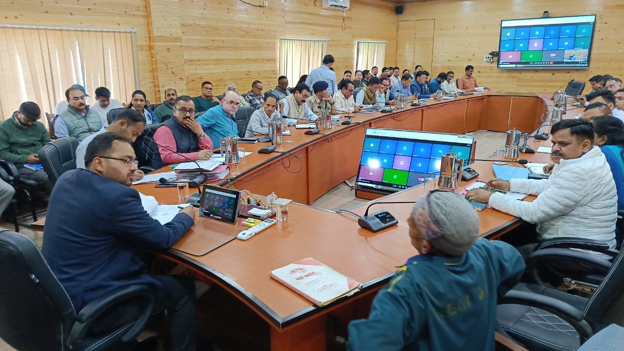 पिथौरागढ़ में जनसुनवाई दिवस पर लगा शिकायतों का जमावड़ा, अधिकारियों ने दिए समाधान के निर्देश