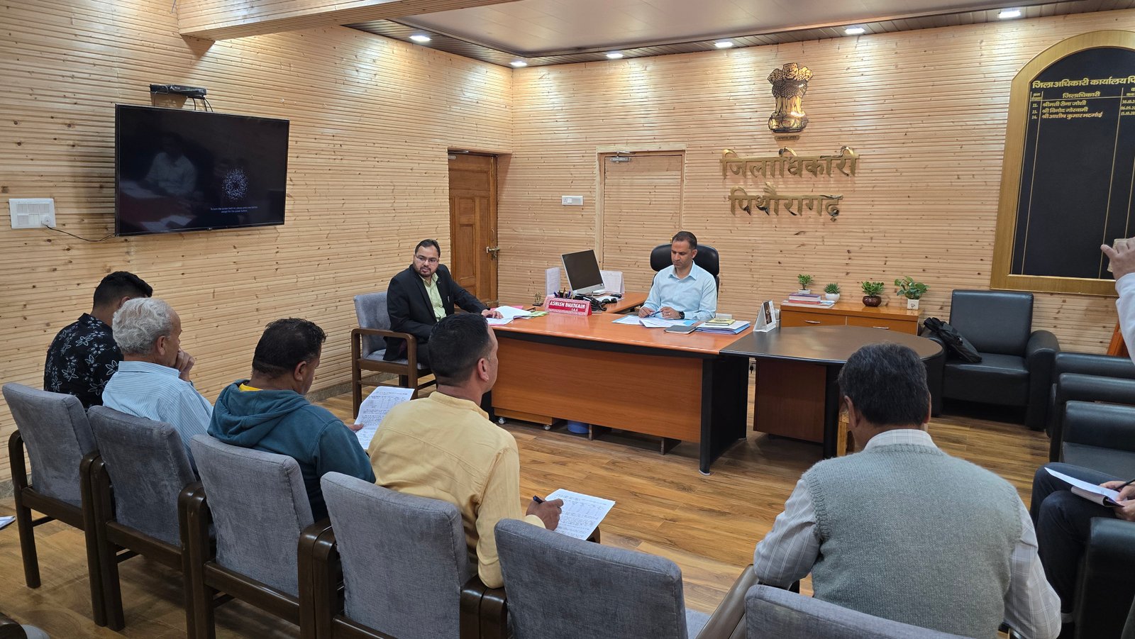 SIR को लेकर पिथौरागढ़ में अहम बैठक, डीएम ने सियासी दलों के प्रतिनिधियों के साथ किया मंथन