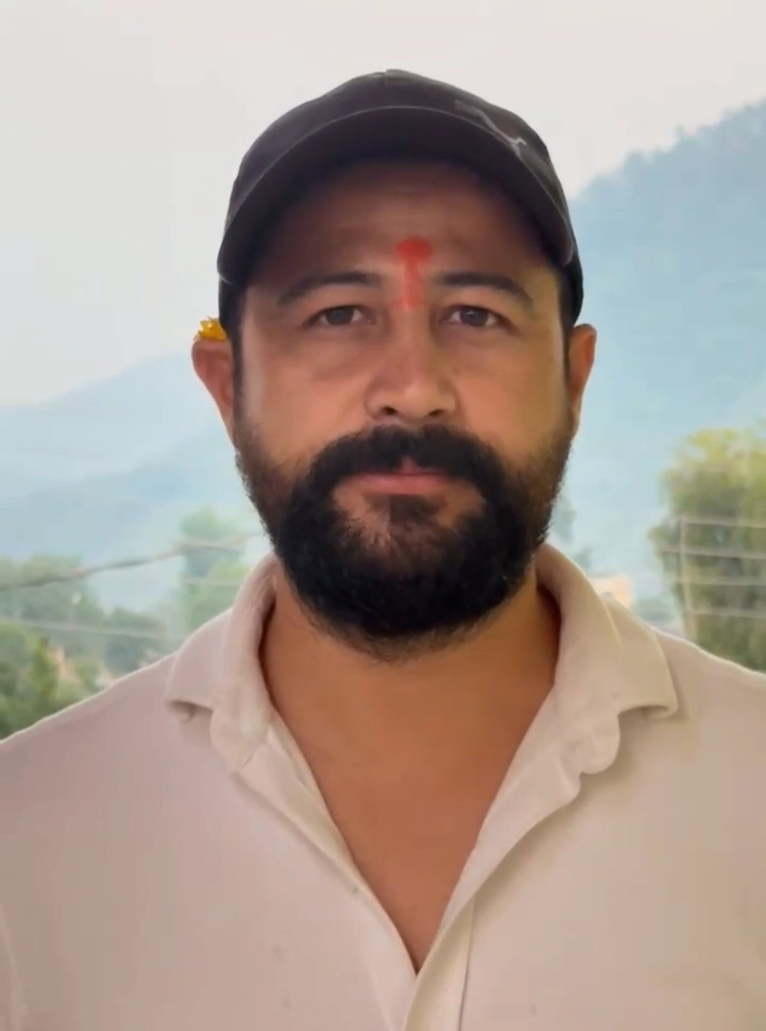 पिथौरागढ़ के सरकारी दफ्तरों में फोन पर बैन का मुद्दा गर्माया, यूथ कांग्रेस सचिव ऋषेंद्र महर ने डीएम पर तानाशाही करने का आरोप लगाया