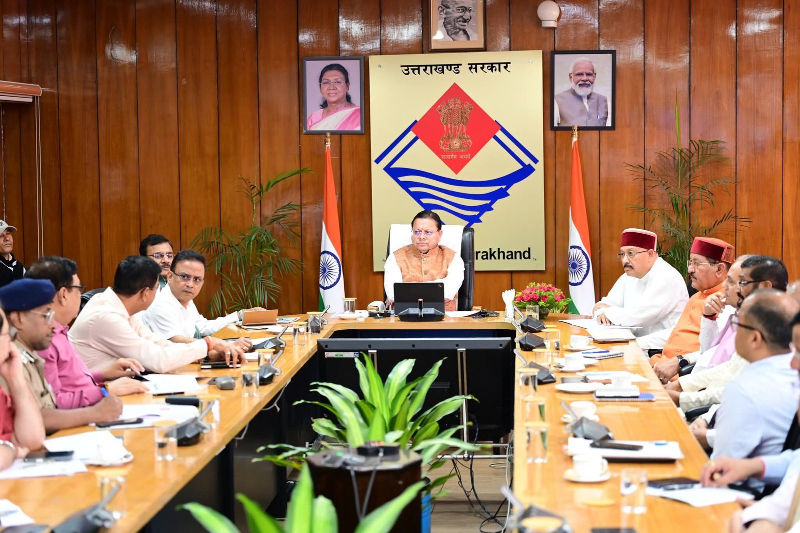 सीएम धामी ने चारधाम यात्रा की समीक्षा बैठक की