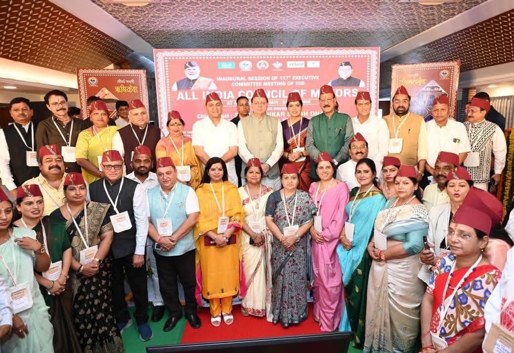 महापौर परिषद की बैठक में सीएम धामी, दिया बड़ा मंत्र