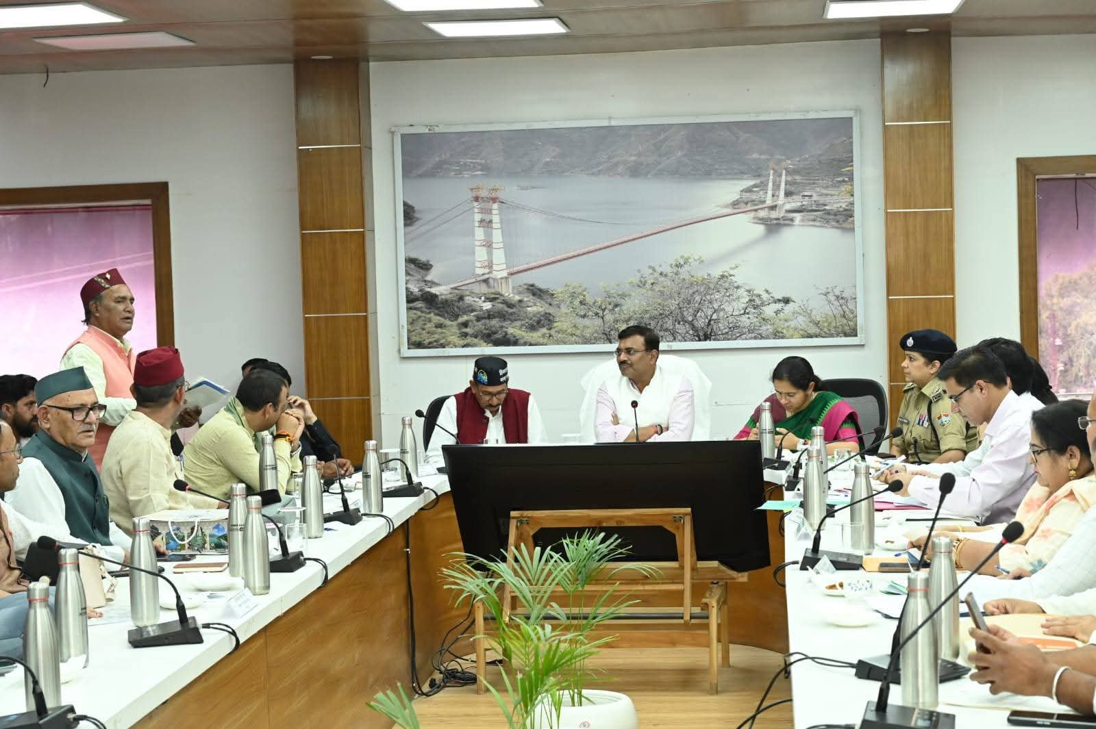 टिहरी में मुख्य सचिव की अहम बैठक