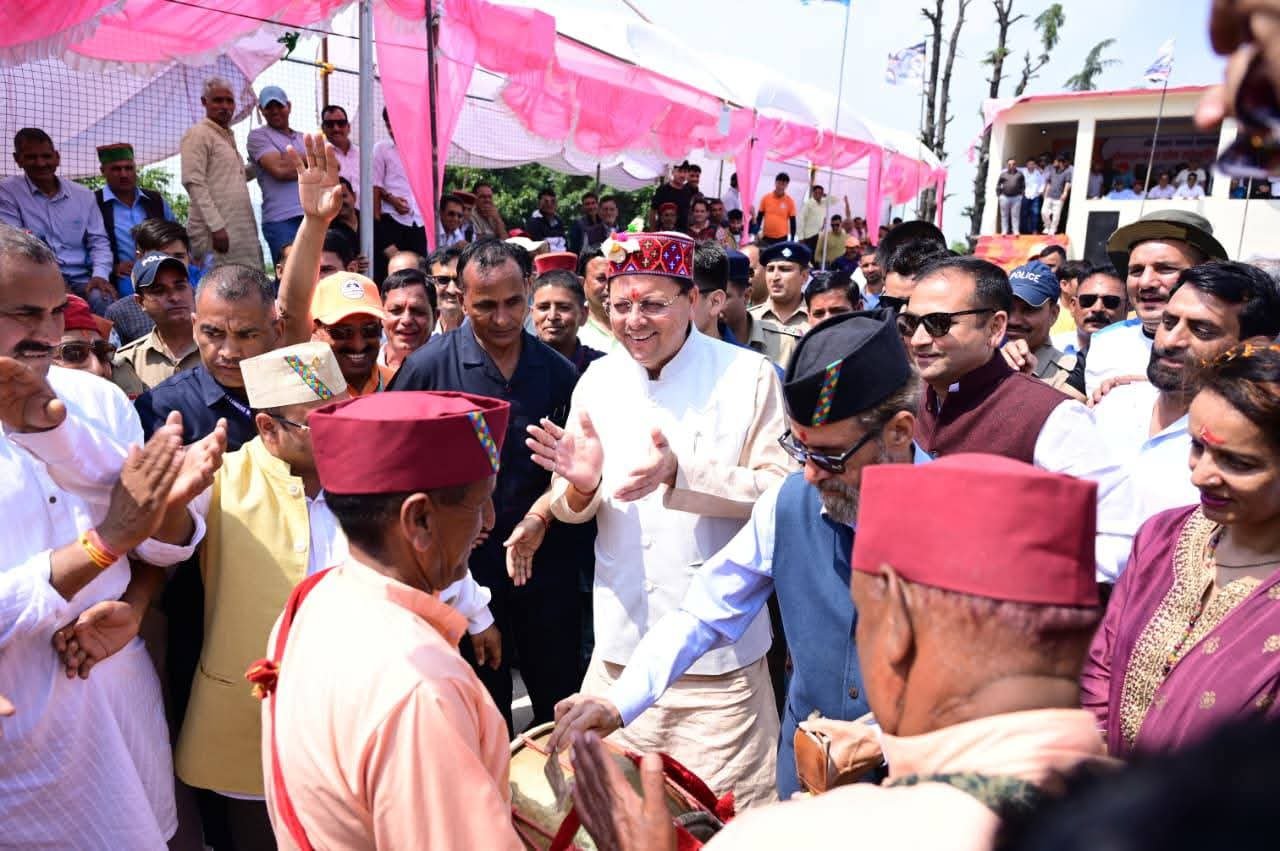 जोनसार बावर लोक संस्कृति महोत्सव में शामिल हुए सीएम धामी