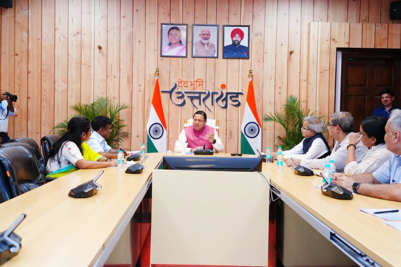 सीएम धामी से मिले रेलवे बोर्ड के चेयरमैन