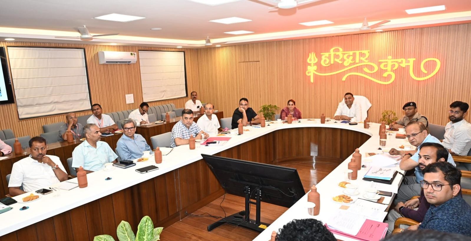 कैबिनेट मंत्री राम सिंह कैड़ा ने की कुंभ मेला की तैयारियों की समीक्षा बैठक
