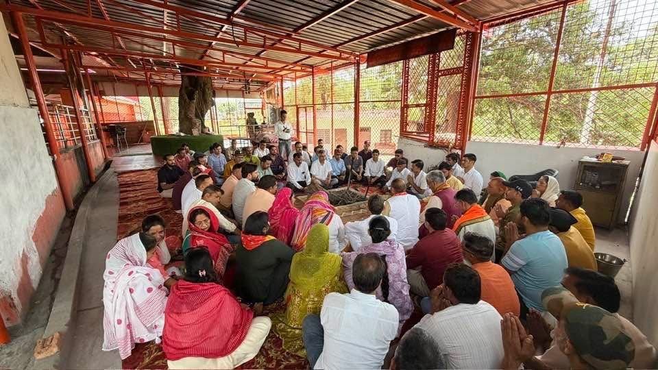 बतौर प्रधानमंत्री नरेंद्र मोदी ने बनाया रिकॉर्ड, सांसद त्रिवेंद्र सिंह रावत ने की विशेष पूजा अर्चना